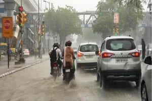 Delhi Rain: दिल्ली और आसपास के राज्यों में मानसून ने दी दस्तक, मौसम विभाग ने किया अलर्ट