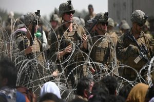 Afghan Crisis: अमेरिका ने काबुल एयरपोर्ट के बारे में जारी की चेतावनी, विदेशियों को इस वजह से तुरंत हटने को कहा