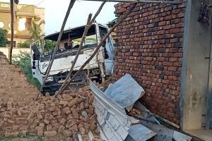 Gujarat: अमरेली में दर्दनाक हादसा, सड़क किनारे सो रहे मजदूरों को बेकाबू ट्रक ने रौंदा, 8 की मौत