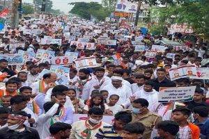 Uttar Pradesh: यूपी में भाजपा सरकार के खिलाफ कांग्रेस का प्रदर्शन, कई जगहों पर हुई झड़पें