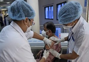 Covid Vaccination: देश की आधी आबादी बनी ‘बाहुबली’, कोरोना टीकाकरण पकड़ चुका है रफ्तार