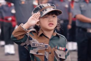 Viral Video: इंडियन आर्मी के साथ 5 साल की बच्ची ने गाया राष्ट्रगान, वायरल हो रहा वीडियो