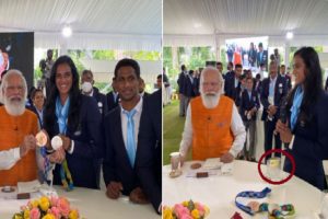 Delhi: टोक्यो के जांबाजों से मिले PM मोदी, Olympians का किया स्वागत, सिंधु को वादे के मुताबिक खिलाई आइसक्रीम