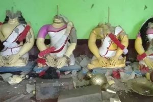Bangladesh: पाक के नक्शे कदम पर बांग्लादेश, सैकड़ों की भीड़ ने मंदिर में मचाया उत्पात, मूर्तियों के साथ भी तोड़फोड़