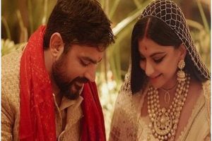 Bollywood: शादी के बंधन नें बंधी अनिल कपूर की छोटी बेटी रिया, सोशल मीडिया पर शेयर की तस्वीर, तेजी से हो रही वायरल