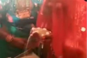 Viral Video: विदाई के वक्त दुल्हन ने की ऐसी हरकत कि यूजर्स बोले-जबरदस्ती करवाई है शादी
