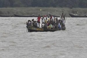 Bihar: बिहार के मोतिहारी जिले में बड़ा हादसा, नाव पलटने से डूबे 22 लोग, एक की मौत