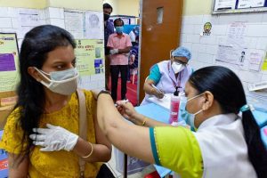 Corona Vaccine: भारत में रिकॉर्ड वैक्सीनेशन ने पेश की नई मिसाल, US, UK, जापान जैसे 18 देश मिलकर भी नहीं कर पा रहे बराबरी