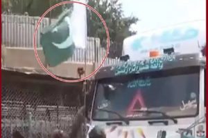 Taliban-Pakistan Tension: पाकिस्तानी झंडा देख भड़के तालिबानी लड़ाके, फाड़ डाला, कैमरे पर खुशी मनाते दिखे दूसरे आतंकी