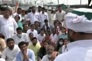 Bharat Band: भारत बंद में शामिल होने आए कांग्रेसी नेता हुए सरेआम बेआबरू, किसानों ने उल्टे पांव भगाया, देखिए Video    