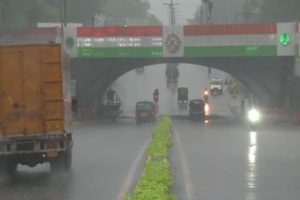 Delhi Rain: दिल्ली-एनसीआर में भारी बारिश, मौसम विभाग ने जारी किया येलो अलर्ट, कल टूटा था 19 साल का रिकॉर्ड