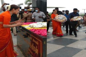 Kangana Ranaut: ‘थलाइवी’ की रिलीज से पहले पूर्व CM जयललिता के स्मारक पहुंचीं कंगना, दी श्रद्धांजलि, देखें तस्वीरें