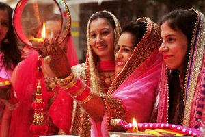 Karwa Chauth 2021: कब है करवा चौथ, देखें दिन-तारीख और क्या है पूजा का शुभ समय