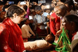 UP: प्रियंका गांधी रायबरेली और अमेठी में पार्टी को मजबूत करने के मिशन पर