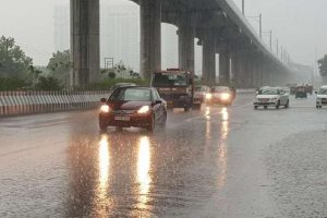 Rain Today: दिल्ली-NCR में झमाझम बारिश के साथ सुबह की शुरूआत, पानी से जलमग्न हुई सड़के