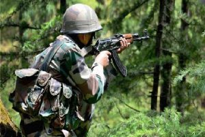 Jammu & Kashmir: शोपियां में सुरक्षाबलों और आतंकियों के बीच मुठभेड़ में 1 आतंकी ढेर