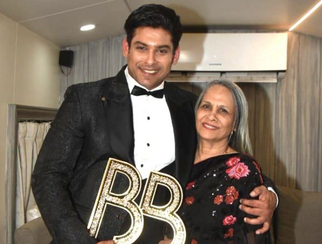 sidharth shukla with his mother