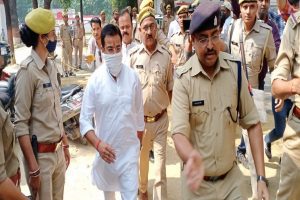 Ashish Mishra Surrender: लखीमपुर हिंसा मामले में आरोपी आशीष मिश्रा ने CJM कोर्ट में किया सरेंडर, भेजा गया जेल