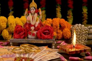 Diwali 2021 Daan: राशि के मुताबिक दिवाली पर क्या दान करना होगा आपके लिए रहेगा शुभ, यहां जानें
