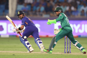T20 WC, Ind Vs Pak: विराट कोहली ने छुड़ा दिए पाकिस्तानी टीम के पसीने, अर्धशतक जड़कर बनाया एक ख़ास रिकॉर्ड