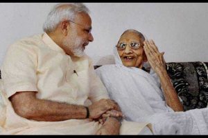 UP Election 2022: PM मोदी का अपनी मां के बारे में दिया बड़ा बयान, कहा- मेरी 100 साल की मां ने…