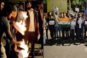 ‘कश्मीर पर भारत का कब्जा’ JNU में वामपंथी छात्रों ने बनाया इसे अपने बीच बहस का मुद्दा, तो ABVP छात्रों ने किया विरोध
