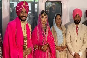 Punjab: पंजाब के CM के बेटे की इस अंदाज में हुई शादी, खुद कार चलाकर बेटे को गुरुद्वारे लेकर पहुंचे चन्नी