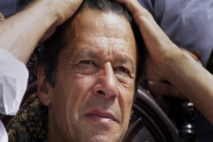 Blow To Pak: खस्ताहाल हुई पाकिस्तान की अर्थव्यवस्था, इमरान खान के लिए सिर धुनने की ये है वजह
