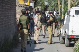 Jammu Kashmir: पुलवामा में सुरक्षाबलों के हाथ लगी कामयाबी, मुठभेड़ में एक आतंकवादी ढेर
