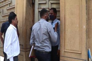 In Pics: क्रूज ड्रग्स मामले में NCB का बड़ा एक्शन, कार्रवाई के लिए पहुंची शाहरुख खान के घर ‘मन्नत’
