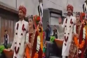 Viral Video: पाकिस्तान में एक शादी ऐसी भी, JCB पर निकले दुल्हा-दुल्हन, चौंके बाराती, लोगों ने खूब ली चुटकी