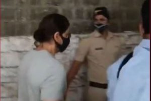 Aryan Khan Case: बेटे से मिलने मुंबई की आर्थर रोड जेल पहुंचे शाहरुख खान