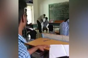 Fact Check: क्या छात्र के रुद्राक्ष पहनने पर शिक्षक ने की पिटाई?, जानिए वायरल वीडियो की सच्चाई