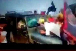 UP: लखीमपुर घटना में किसानों को रौंदने वाला वीडियो आया सामने, विपक्ष ने उठाया सवाल