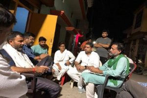 Lakhimpur Kheri: किसान नेताओं में आपसी मतभेद, BJP कार्यकर्ता के घर जाना योगेंद्र यादव को पड़ा भारी, SKM ने किया निलंबित