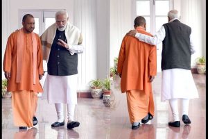 Video: ‘कंधे पर हाथ रखे क्‍या कह रहे थे PM मोदी’, वायरल फोटो पर CM योगी ने पहली बार दिया रिएक्शन