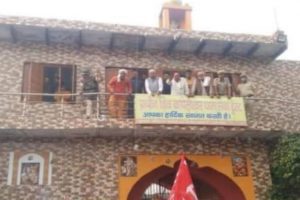 Haryana: रोहतक में किसानों की गुंडागर्दी, BJP नेताओं को बनाया बंधक, गाड़ियों की हवा भी निकाली (वीडियो)