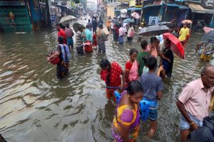 Tamil Nadu Rains: बारिश से बेहाल हुआ तमिलनाडु, अब तक 12 की मौत, सड़के बनी तालाब