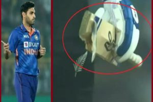 IND vs NZ: जब भुवनेश्वर की खतरनाक गेंद पर टूटा नीशम का बैट, वीडियो देख आप भी हो जाएंगे हैरान
