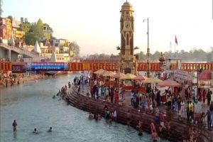 Haridwar: हरिद्वार में हरकी पौड़ी पर सूखने के बाद भी हज़ारों लोगों का पेट पाल रही गंगा