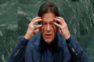 पाकिस्तान हुआ इतना कंगाल कि अब PM इमरान खान के पास घर चलाने के भी पैसे नहीं, पार्टी नेताओं से लेते हैं पैसे