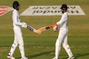 IND vs NZ Test: न्यूजीलैंड ने लंच ब्रेक तक एक विकेट गंवाकर बनाए 79 रन