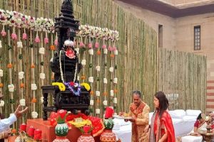Varanasi: आज काशी विश्वनाथ धाम में फिर से विराजेंगी मां अन्नपूर्णा, 100 साल पहले चोरी हुई थी मूर्ति