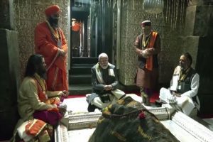 PM Modi in Kedarnath: पीएम मोदी ने की केदारनाथ धाम में पूजा, तस्वीरें वायरल