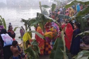 Chhath Puja 2021: छठमय हुआ बिहार, भगवान भास्कर की भक्ति में डूबे लोग