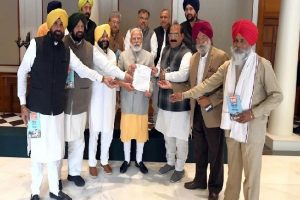 Punjab: चुनाव से पहले पंजाब बीजेपी नेताओं ने की PM मोदी से मुलाकात, करतापुर कॉरिडोर खुलवाने के लिए सौंपा ज्ञान