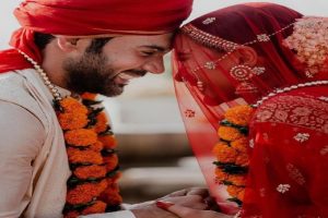 Photos: पति-पत्नी बने Rajkummar Rao और Patralekhaa, शादी में कुछ ऐसा नजर आया ये जोड़ा, यहां देखें तस्वीरें