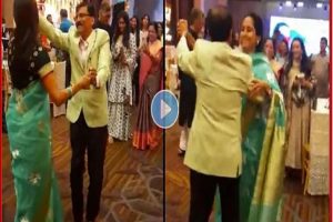 Video: बेटी की शादी में सुप्रिया संग जमकर नाचे संजय राउत, वीडियो वायरल हुआ तो लोगों ने लिए मजे, बोले- दूसरों की पत्नी…