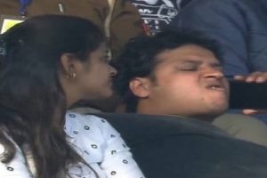 Kanpur: गुटखा चबाते हुए मैच देखने वाले भैया जी की तलाश में कानपुर पुलिस, सोशल मीडिया पर हो रही है ‘खिंचाई’