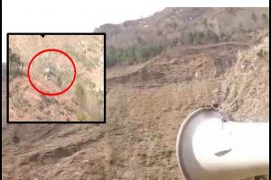 Video: पाकिस्तानी सेना कर रही थी खुराफात, भारतीय जवानों ने लाउडस्पीकर से दी चेतावनी तो भाग खड़े हुए पाक जवान